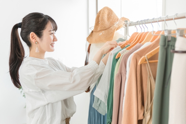 ショップ・服屋で働く販売員・店員の女性